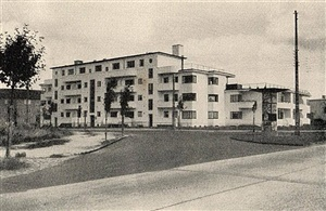 Sportshuset på Ulrikkenborg Allé/Christian X’ Allé fotograferet lige efter indvielsen af boligejendommen i 1935.
